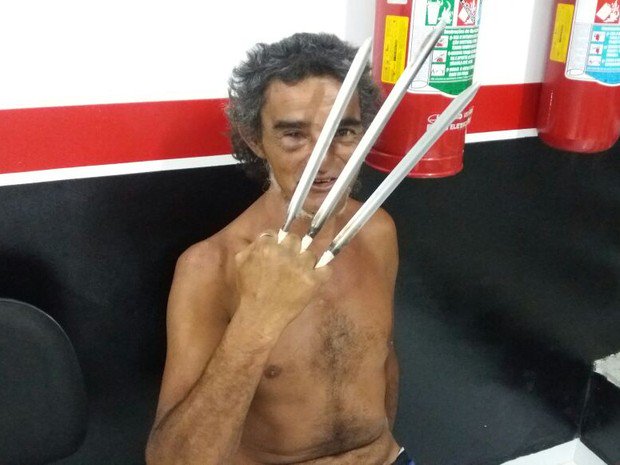 JaPosteiAqui's tweet photo. Homem tomado por Fúria, inspira-se em 'Wolverine' e é preso ao atacar PM https://t.co/C89kaOFY5R https://t.co/UqfelktgxN