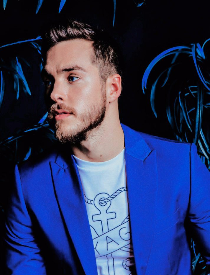 christophrcwood's tweet photo. looks like chris has stolen all the beauty in the world for him https://t.co/hkUCh4MHEK