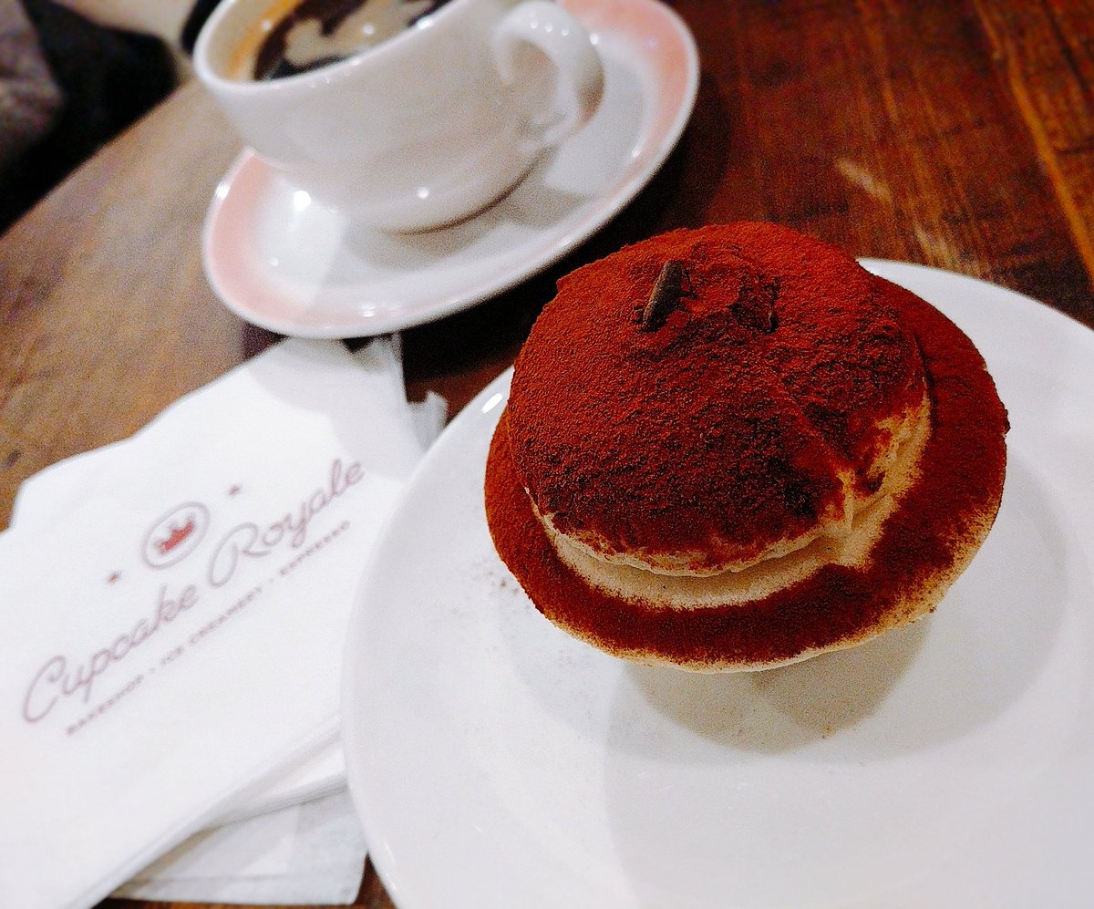 Tiramisu Cupcake!
#tiramisu #cupcake #Seattle #dessert #후식 #디저트 #tasty #yummy #티라미슈 #컵케익 #맞팔 #존맛 #coffee #pnw #delicious  #카페 #cafe #데일리
