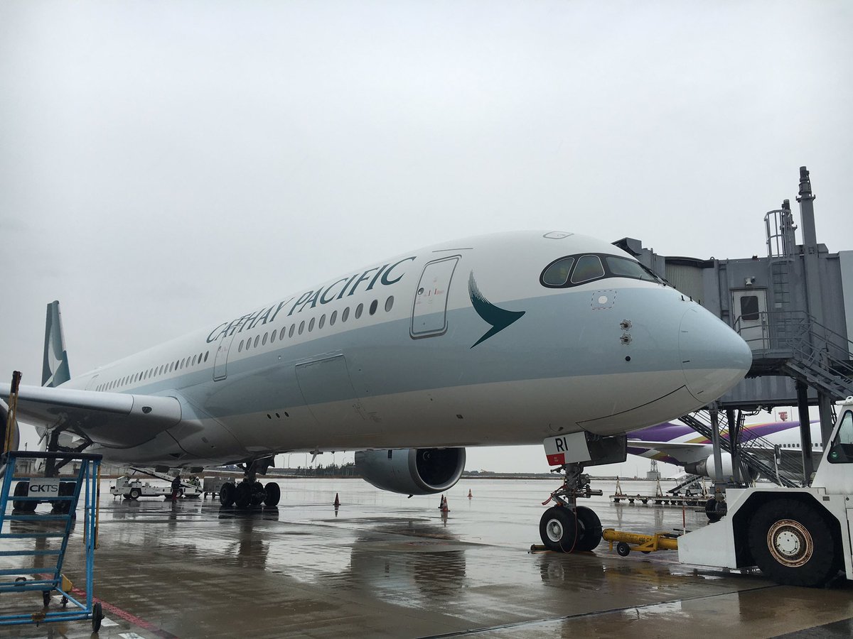 ট ইট র Cathay Pacific Jp 今日1月8日 日 のcx565便 大阪関西空港発台北経由香港行きは キャセイパシフィック 航空の最新鋭機エアバスa350型での運航 キャセイパシフィックのa350は今日が日本初就航です 雨の中 颯爽と空に飛び立ちました A350