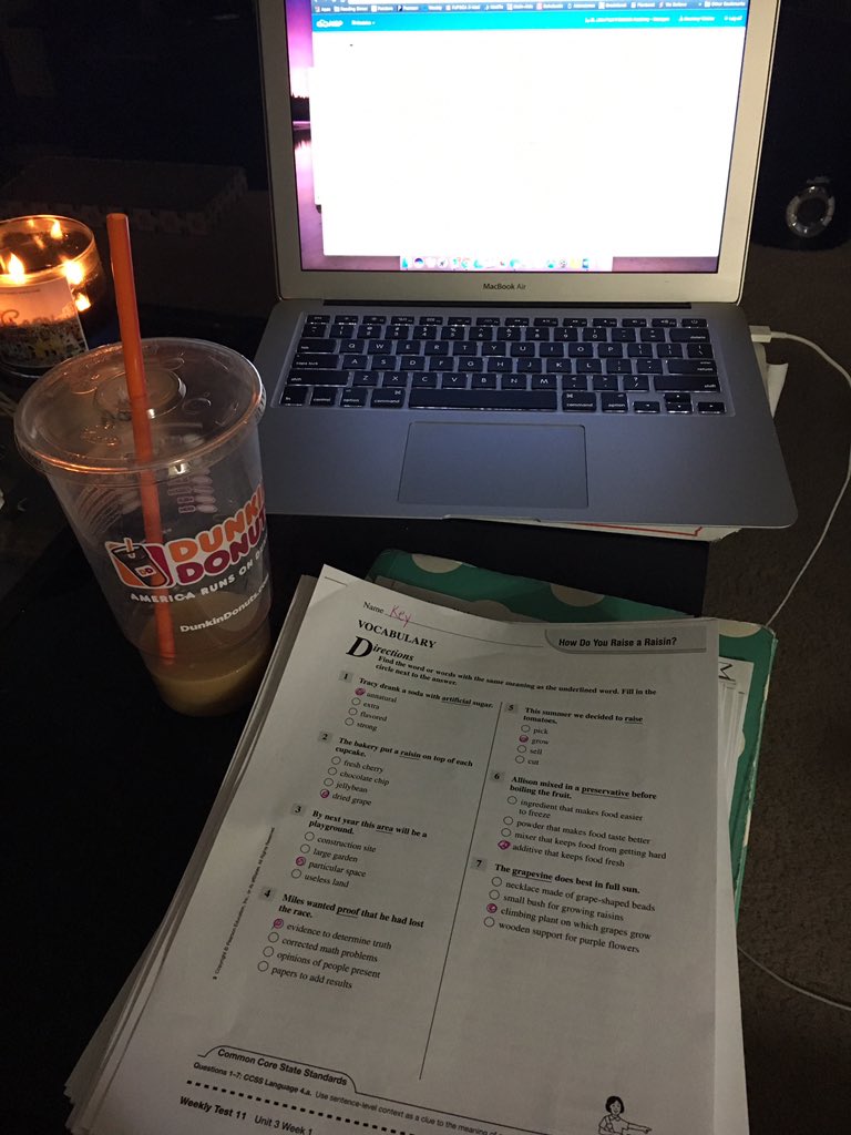 3GwithMissW's tweet photo. @paxtong951 #gradingparty #snowday #weekend #havefun 😀😎😴✌🏼🆒📝📓📚❄️☃️🌬 https://t.co/J7rSLgWwtw