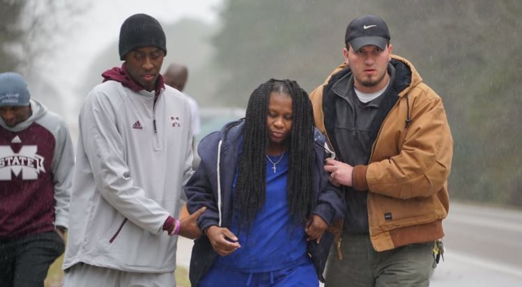 waff48's tweet photo. Talk about an assist! The Mississippi State basketball team helps woman after car accident > https://t.co/1dwwkpR7kv https://t.co/cl3t5taTRb