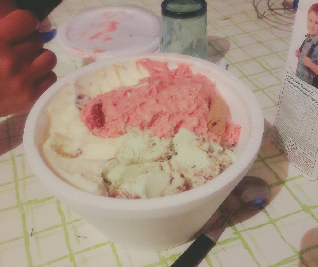 _Marii_1995's tweet photo. Helado💕 #robertss 😍😍 https://t.co/A3WOlLZpge