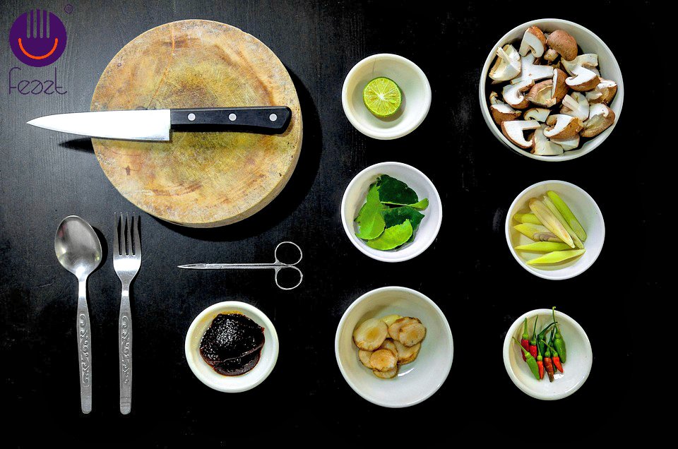 FeaztInc's tweet photo. The best #Sunday start with coffee &amp; end with #family coming together to #share a #meal. Whats #cooking in your #kitchen?Share with us!! https://t.co/CSa3T09Hfb