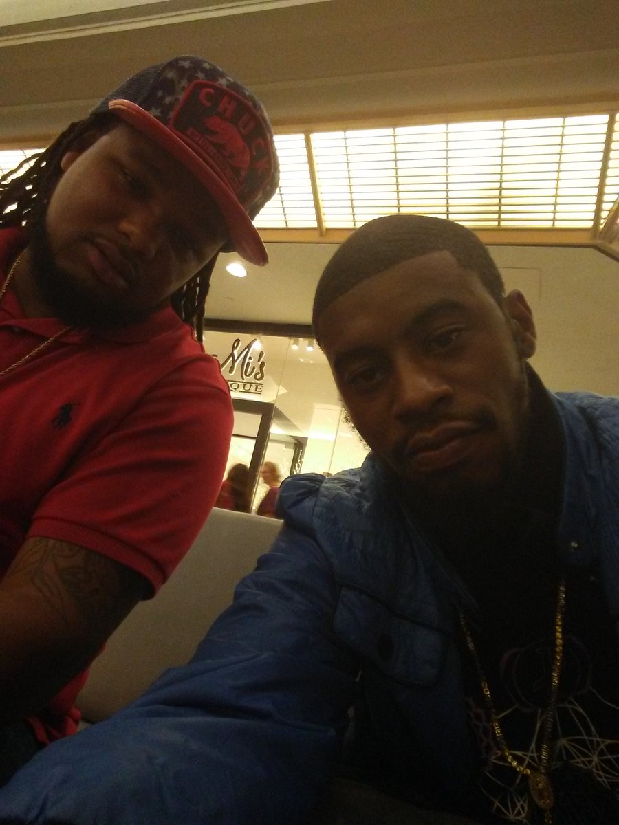CullyF_5FF's tweet photo. Boolin in da bity https://t.co/LedbfgDHqY