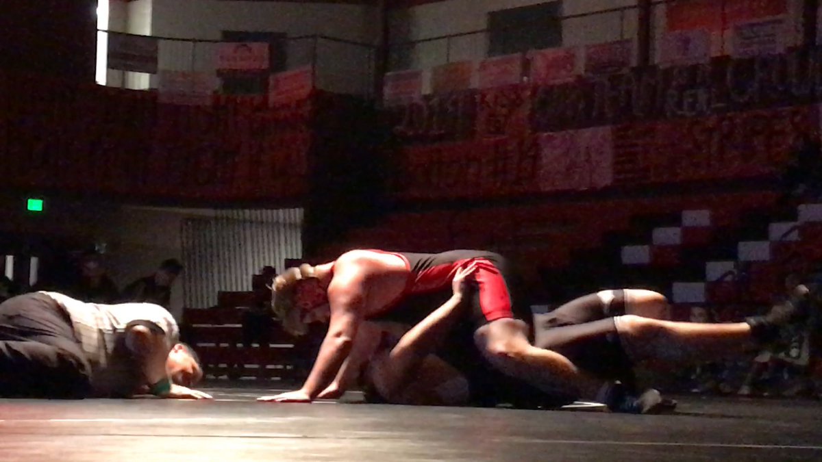NacAtkinson____'s tweet image. Starting 2017 off right with a chin whip and Saturday night ride😈🤼‍♂️ #senioryear #HW #seniornight