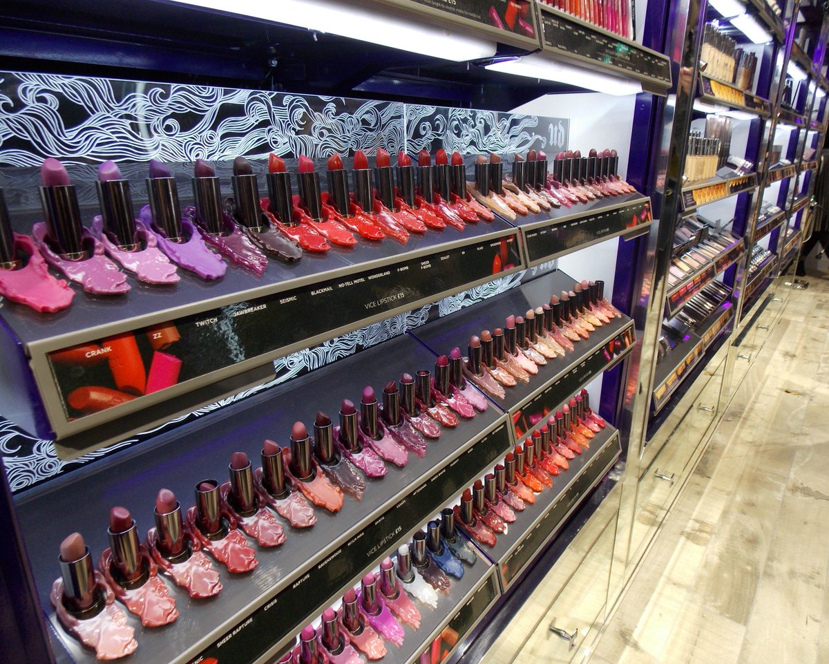 daniellelvyblog's tweet photo. Time to catch up with my vlog from the @UrbanDecay Liverpool launch! https://t.co/U6sLhRia8v #vlogger #smalltuber @smalltzone @Liv_Bloggers https://t.co/YlUlrrgLdM