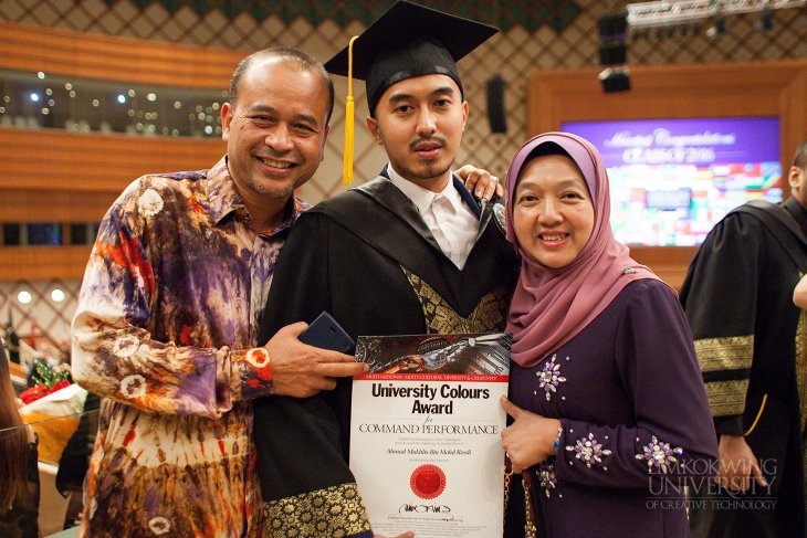 Limkokwing_MY's tweet photo. Nearly 1,000 #FutureLeadersofWorld from 63 countries graduated with flying colours last December. #LKWGrad2016 #Throwback #BeTheBest https://t.co/zKAyAjwvQ1