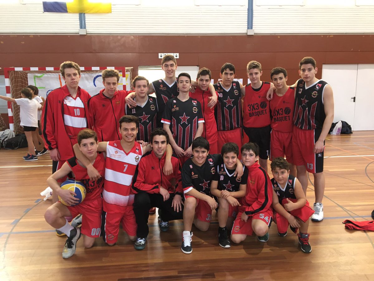 bisbalbasquet's tweet photo. Gran representació del @bisbalbasquet en el 3x3 de @basquet_begur #alaplanadelemporda #blanroignegre https://t.co/vKst5QzZFC