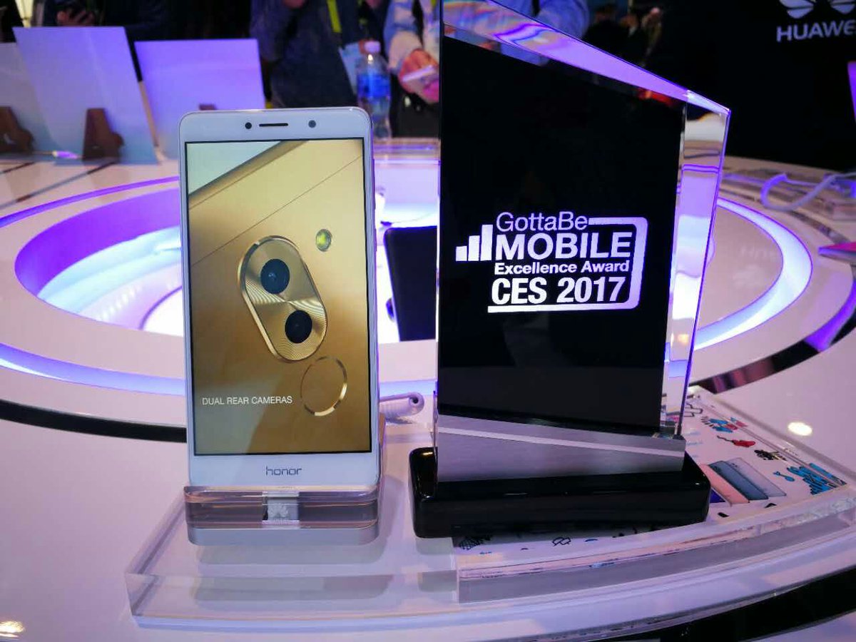 More awards coming in for the #honor6x thanks to <a href="/WIRED/">WIRED</a> <a href="/tomsguide/">Tom's Guide</a> <a href="/TalkAndroid/">Talk Android</a> <a href="/phonescoop/">pan Jan Mitek</a> <a href="/GottaBeMobile/">GottaBeMobile</a> #xtraordinary 😎😎😎