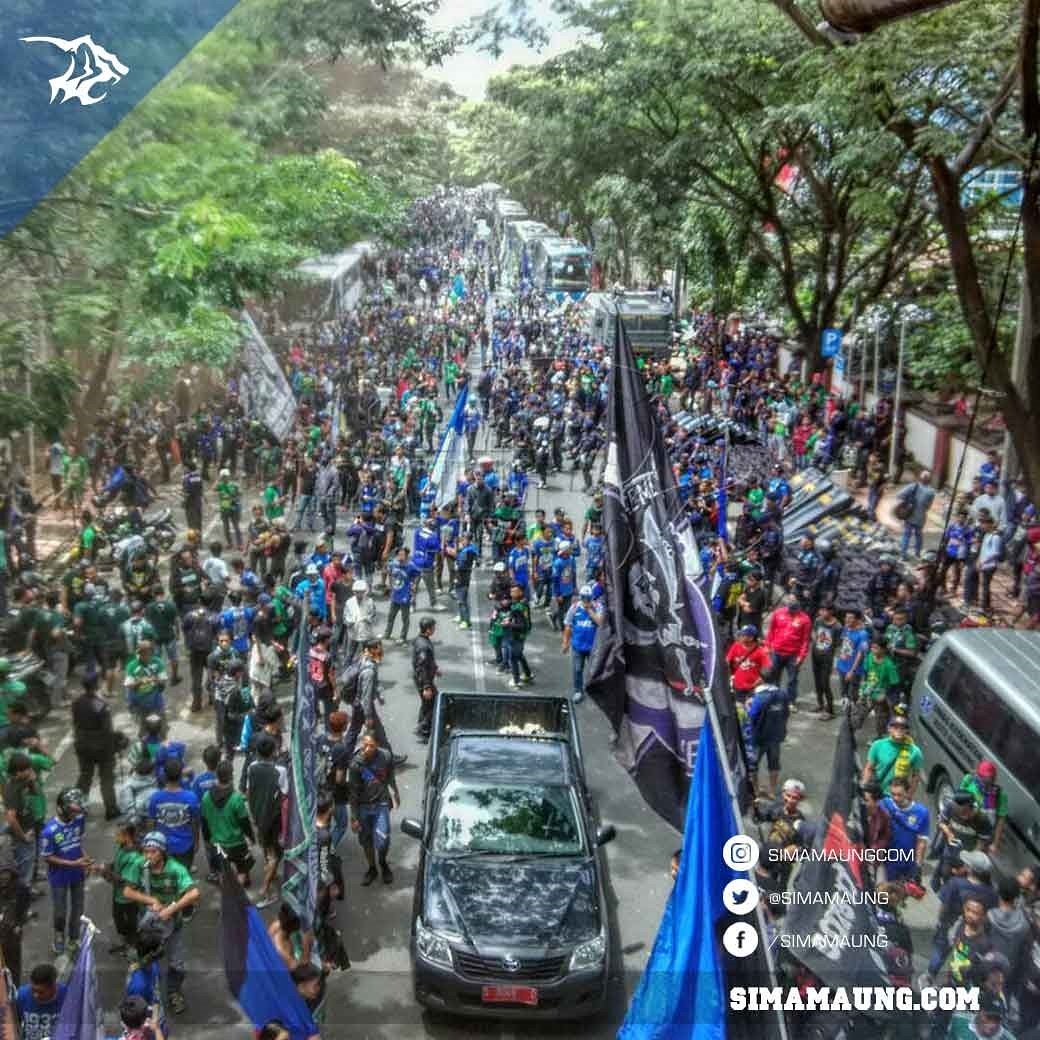Selamat untuk para Bonek. Salut untuk perjuangan tanpa lelahnya. Selamat datang kembali Persebaya Surabaya.