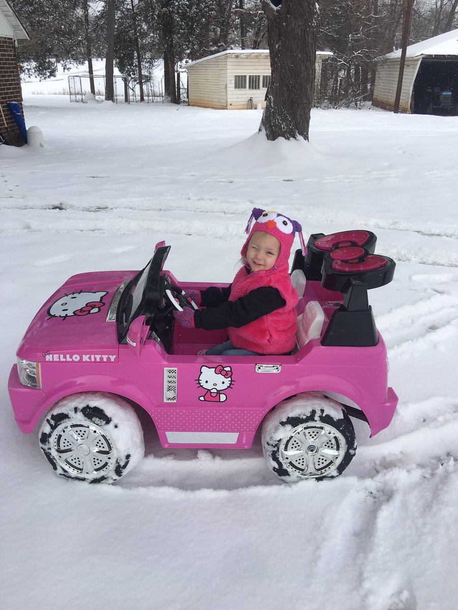 corriher_amanda's tweet photo. #CLTSnow https://t.co/XyQAxnlCuN