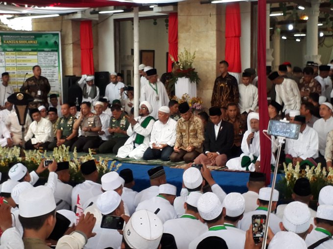 [FOTO] Presiden Jokowi Hadiri Peringatan Maulid Akbar 