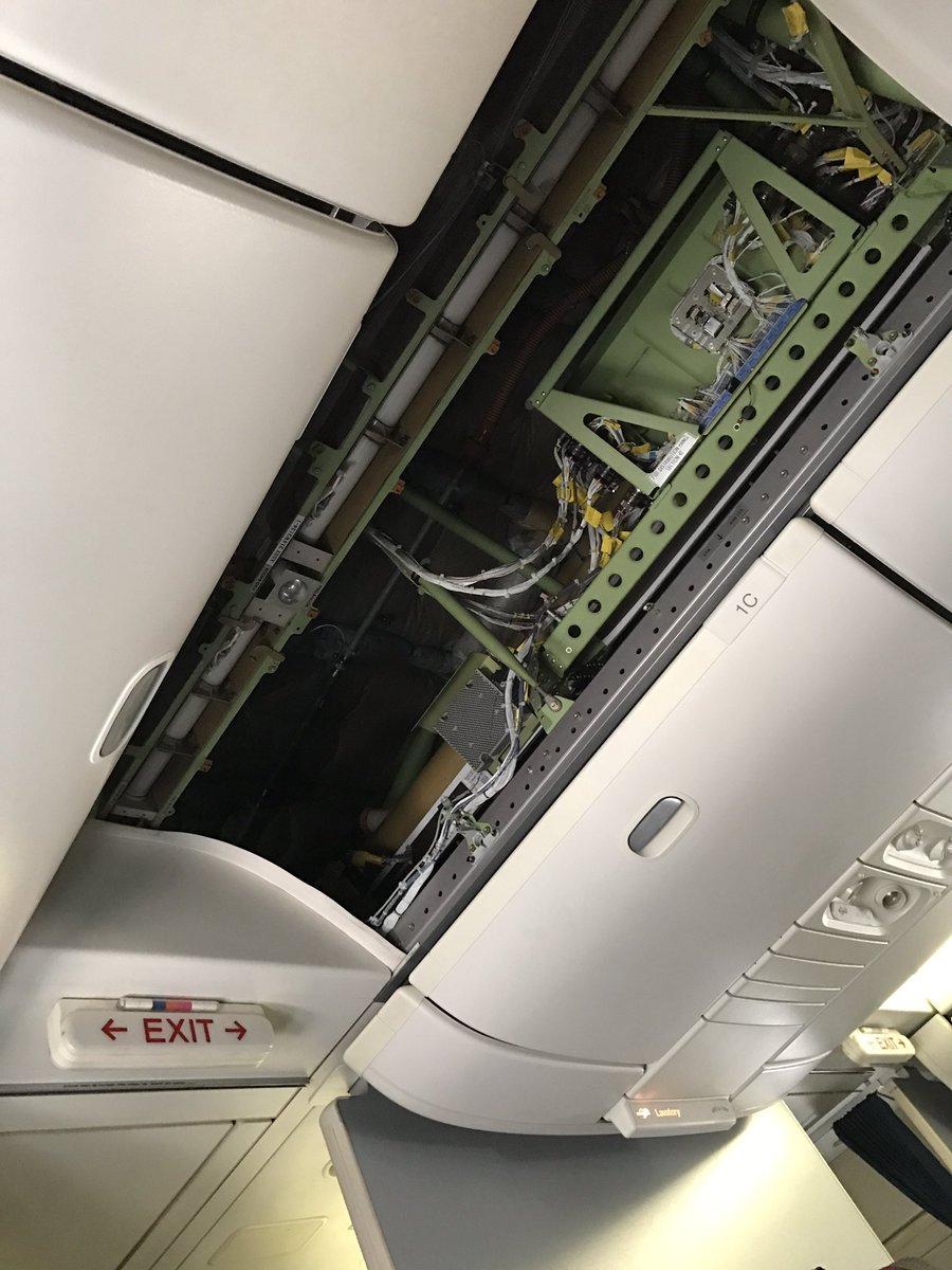 jacecole's tweet photo. Never a good sign when you're delayed 4 hours and this is still the state of the plane. @united #UA896 #bored #Avgeek https://t.co/x5ebhQfTNO