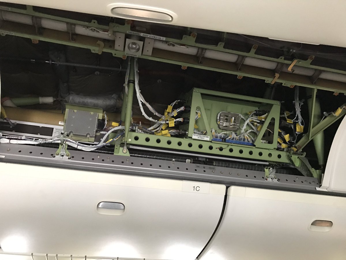 jacecole's tweet photo. Never a good sign when you're delayed 4 hours and this is still the state of the plane. @united #UA896 #bored #Avgeek https://t.co/x5ebhQfTNO