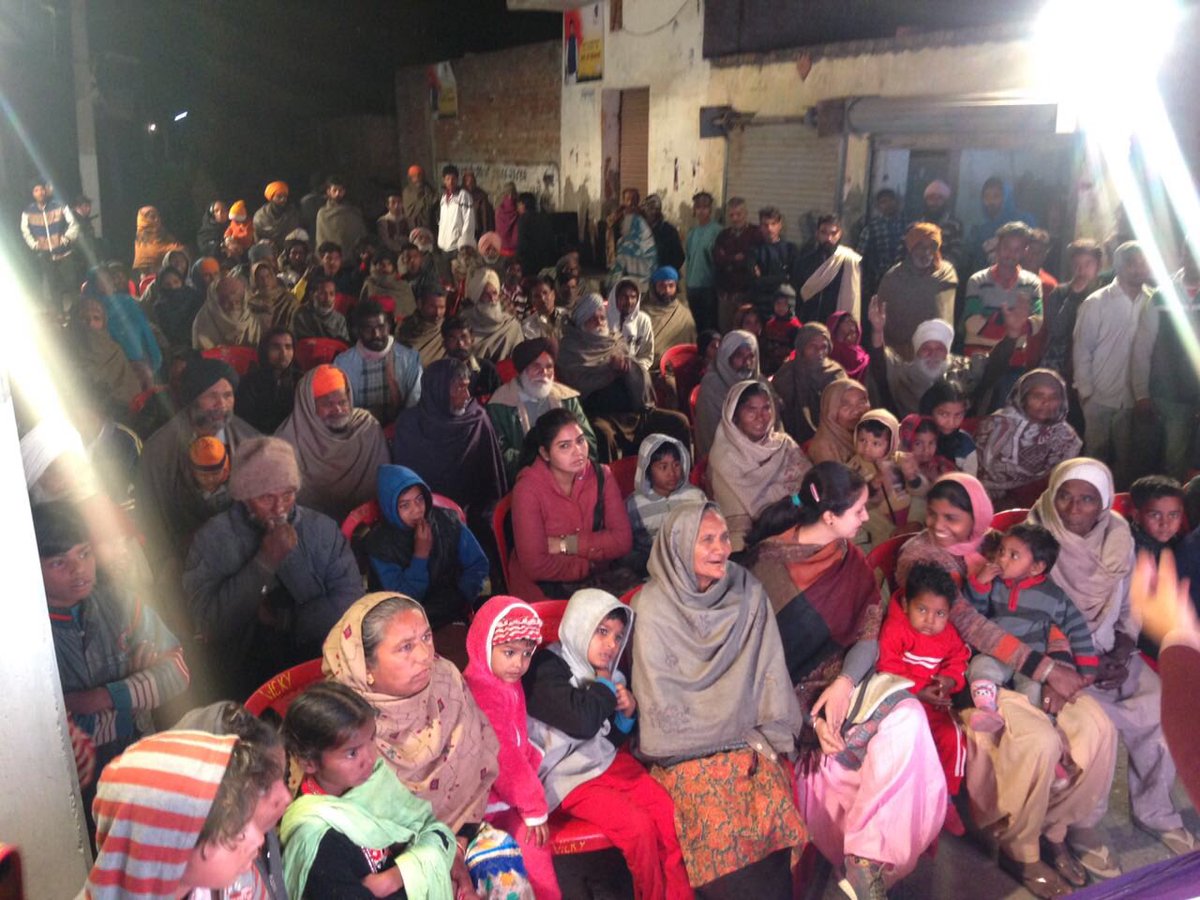 mandeep_manna's tweet photo. @capt_amarinder @punjabpcc @PunjabDaCaptain @Barmer_Harish @VBrarPPCC  MOHALLA TALK Mohalla Gulab Vehra Booth Bagge Waali Patti,Verka 7 Jan https://t.co/gLD3f70ULX