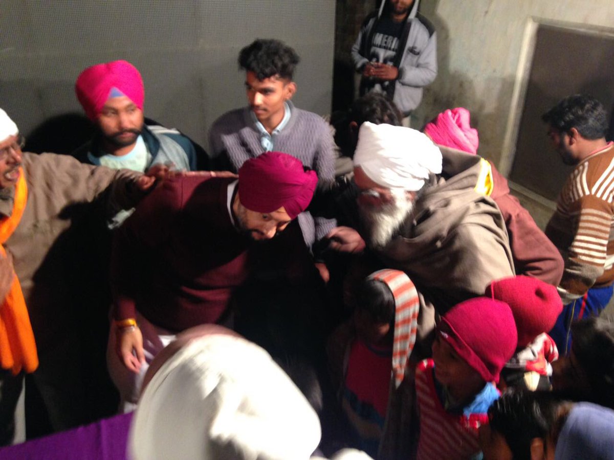 mandeep_manna's tweet photo. @capt_amarinder @punjabpcc @PunjabDaCaptain @Barmer_Harish @VBrarPPCC  MOHALLA TALK Mohalla Gulab Vehra Booth Bagge Waali Patti,Verka 7 Jan https://t.co/gLD3f70ULX