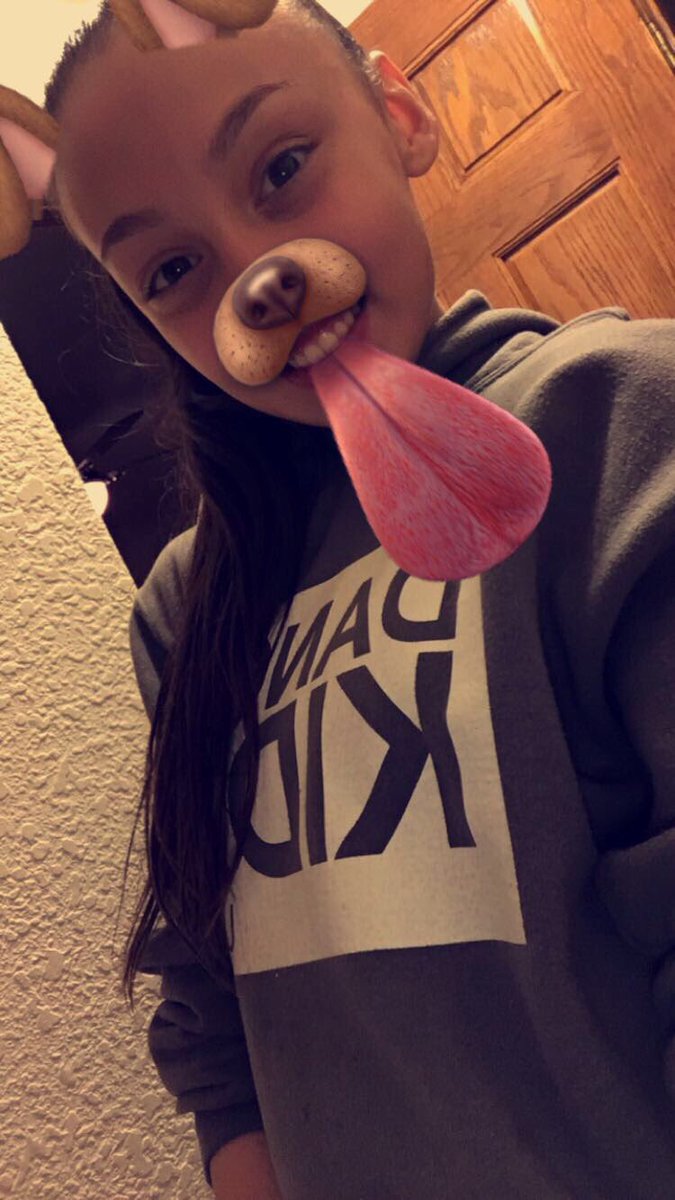 Kassmybeat's tweet photo. Home relaxing after a long day!! 
#kassmybeat #12yearsold #lml2017 #janpost #thankful🙏🏻 #grateful🙌🏻 #ourworldourlifeourdancer #👧🏻💚💚 #👸🏻 https://t.co/skxniKmkeH