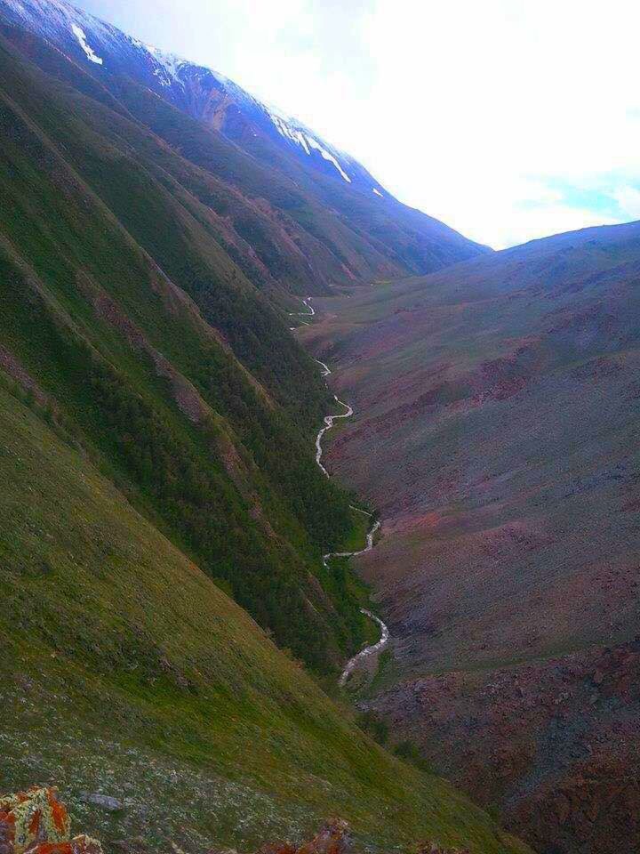 Баян-Өлгий аймгийн  Улаанхус сум Баян уулын хавцал. Ээдээ диваажин шүү дээ. 👍
