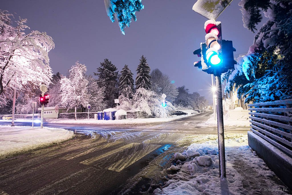 lice_grada's tweet photo. Tko bi htio da imamo ovakve noći? 😀❄ #snijeg #Zagreb #LiceGrada #Ravnice https://t.co/VohSqyBCSW