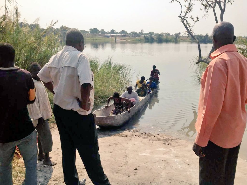 BerryLwando's tweet photo. Boarder crossing at luapula from CONGO - CHIEF MATANDA'S AREA. No passport required. https://t.co/uPvH8UrALq