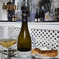 ACristofal's tweet photo. Ampia scelta di birre estere, artigianali e locali. Carta vini e super alcolici assortita https://t.co/O5j8YmHSE3