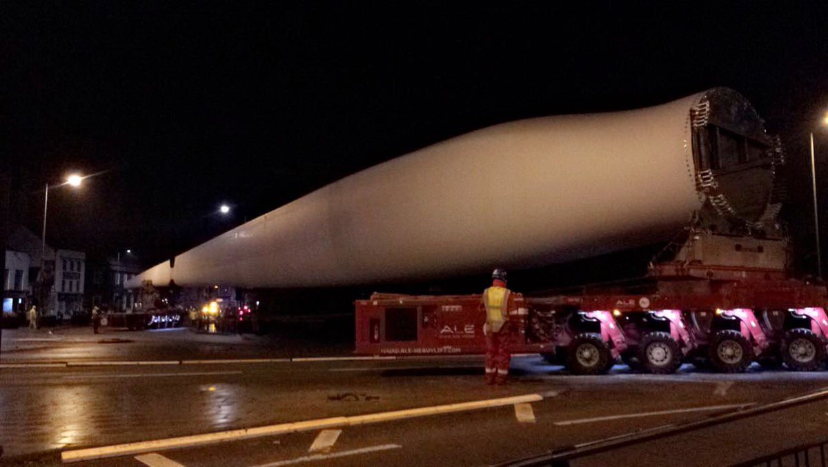 A #blade produced by Siemens in Hull has been transformed into a striking public artwork greenporthull.co.uk/news/artist-pl… #MadeInHull #Hull2017