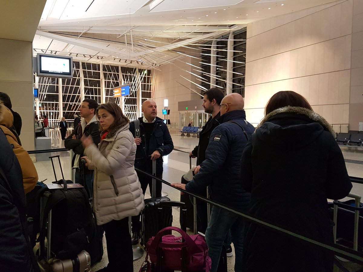 starTechNormand's tweet photo. #CES2017 c'est le retour de la 1ère vague de la délégation Nomande,  un groupe très sage ce matin #startechnces #NormandyTESvegas https://t.co/JCxtKwaJKW
