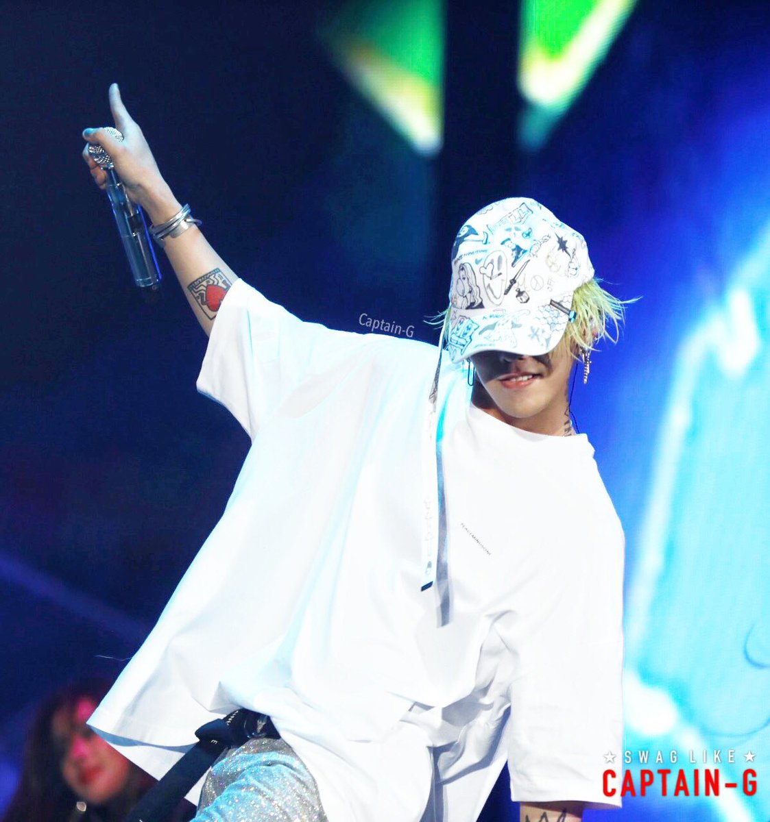 CaptainG_818's tweet photo. 170108 BIGBANG 0to10 final in Seoul  #GD HQ-2P high high https://t.co/c2IOmXCV7F