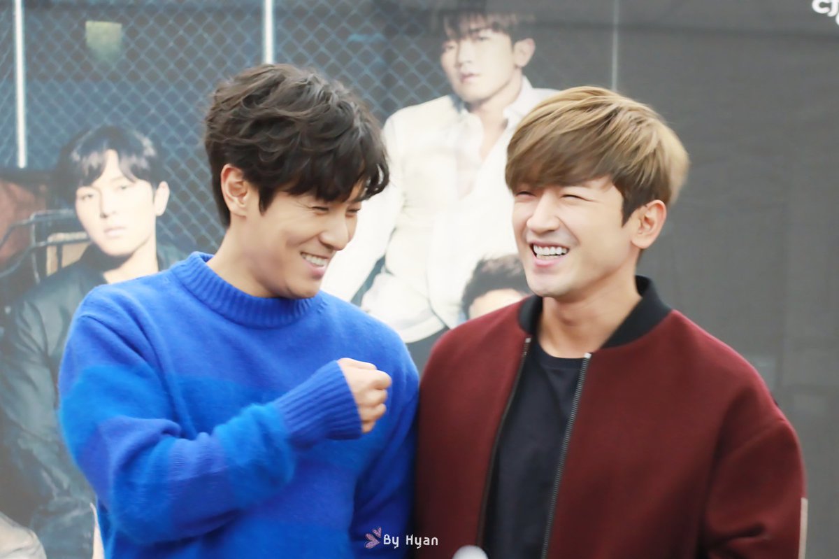 HyaN324's tweet photo. 170108 #신화 팬사인회 #김동완 #이민우 우동 귀여워 ㅠ ㅠ https://t.co/g1eqOxBiFm