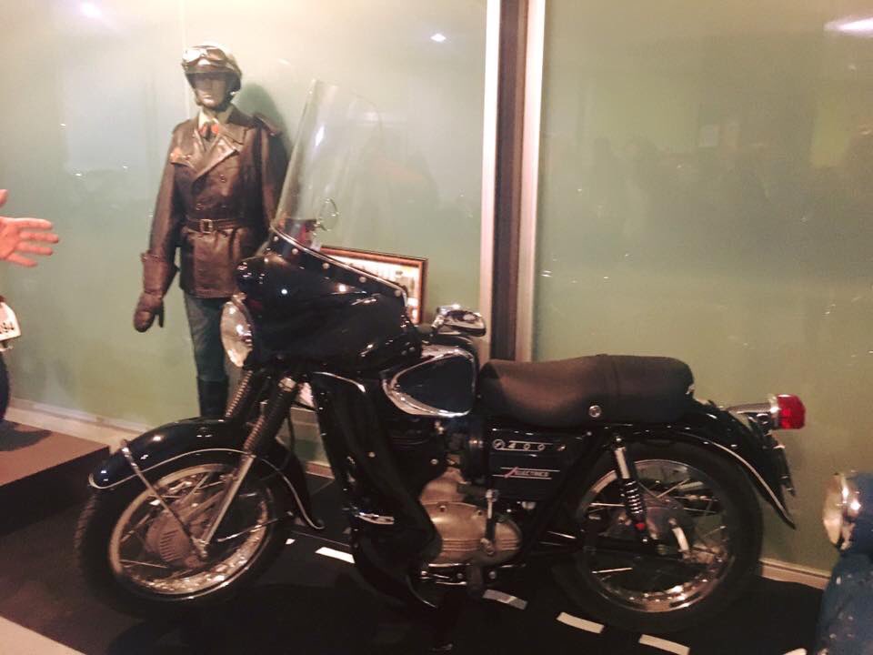 MDdelaDuena's tweet photo. IV Exposición de #Vehículos Clásicos Ciudad de #Elda. En el Anexo a #MuseodelCalzado. Vehículos años 1929 a 1980. Abierta hasta el 14/1/2017 https://t.co/3q0zP32hpA
