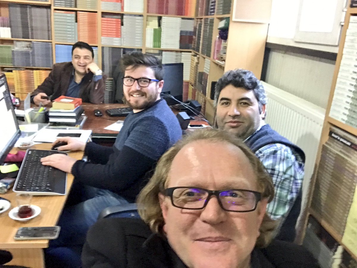 Benim velüd biraderlerim...
2017'de yeni kitaplarımız çıkacak inşallah.
<a href="/vuralkaya42/">Vural Kaya</a> <a href="/koksal_alver/">KOKSAL Alver</a> <a href="/cizgikitabevi/">Çizgi Kitabevi</a>