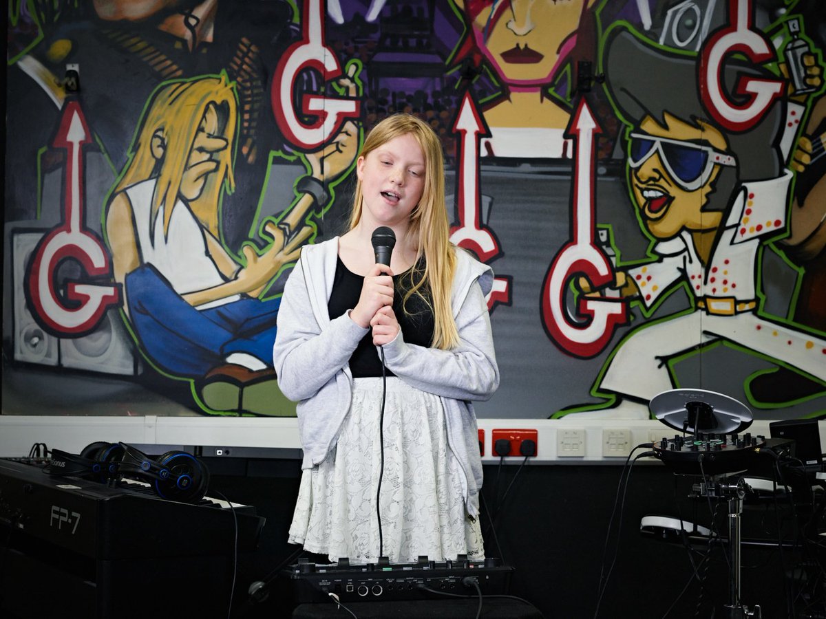 Get your classes singing: FREE vocal warm-ups from Musical Futures with <a href="/sedurant/">Sharon Durant</a> @mrrobkitchen bit.ly/2hpItli