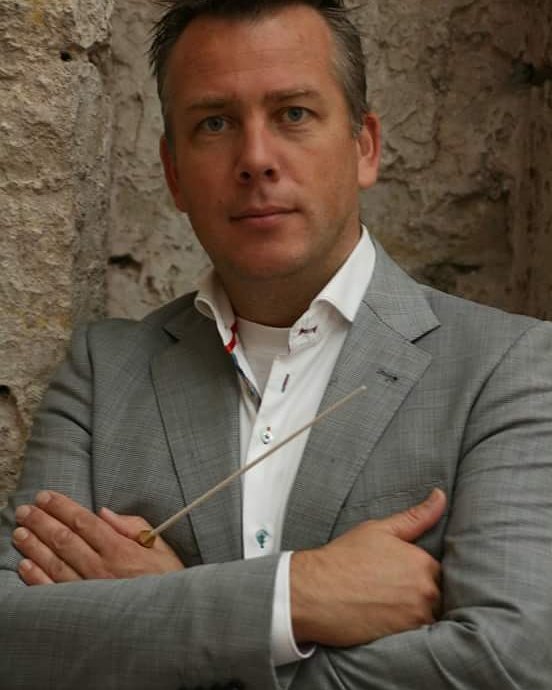 Wij hebben onze nieuwe Maestro gevonden!! Martijn Veenstra is onze nieuwe dirigent.

harmonieeuterpe.nl/index.php/comp…