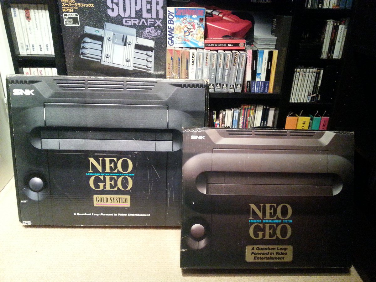 NeoGeoCollector's tweet photo. The USA #NeoGeo Gold System box unsurprisingly is much larger than the regular system box - extra controller and one game #SNK #Retrogaming https://t.co/ErpQdXOuZ0