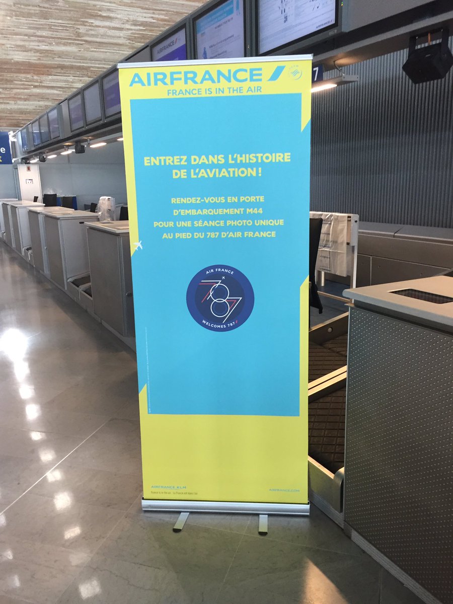 Thymotep's tweet photo. Vol inaugural du Boeing 787 Dreamliner d'@AirFranceFR ! #AF789 #TourDeFrance #avgeek https://t.co/PlGgSoIJvI