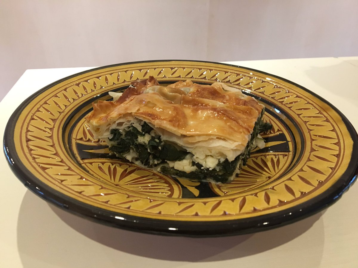 RosePetalsRice's tweet image. #sundaylunch with friends #spanakopita #letsgogreek #spinach #fetacheese 😍
