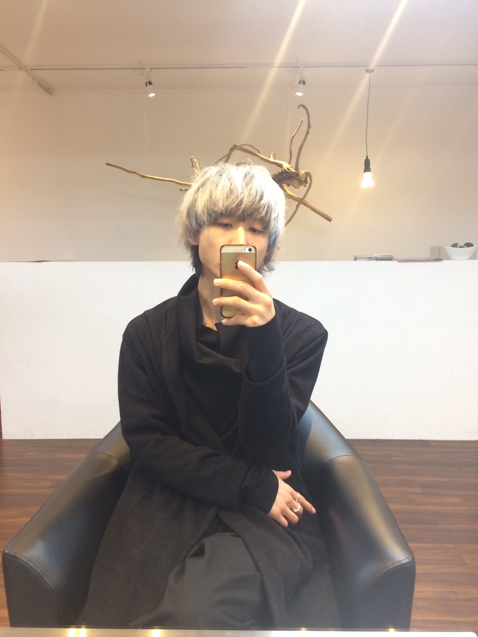 Shotaro Konishi در توییتر 新作撮影に向け変身 ヘアカラー カット行ってきました 今回はウルフ系をイメージしてバッサリカットと上段下段で切り替えた白黒のツートンカラー 新しい小西でバッチリ撮影を T Co Dokamjzm Albino モード ファッション Shotaro Konishi در توییتر 新作撮影に向け変身 ヘアカラー カット行ってきました 今回はウルフ系をイメージしてバッサリカットと上段下段で切り替えた白黒のツートンカラー 新しい小西でバッチリ撮影を T Co Dokamjzm Albino モード ファッション