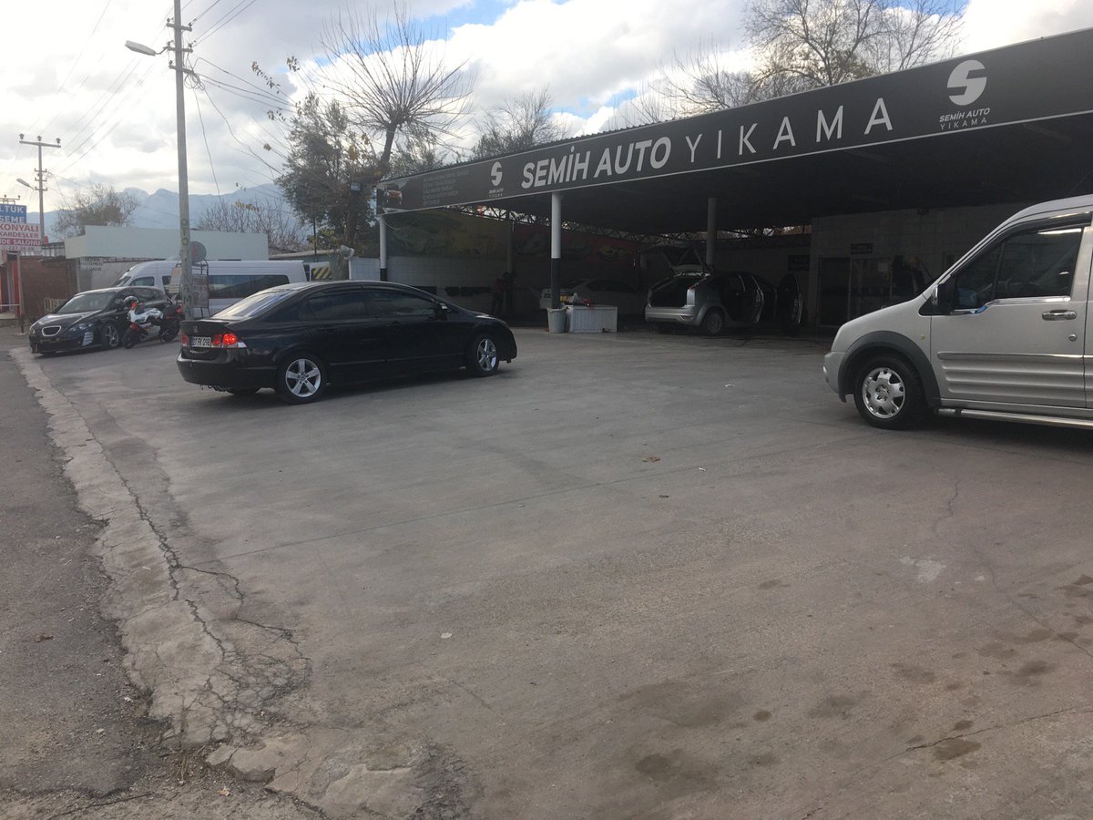 I'm at Semih Auto &amp; Yıkama swarmapp.com/c/kltXWn5wtQQ