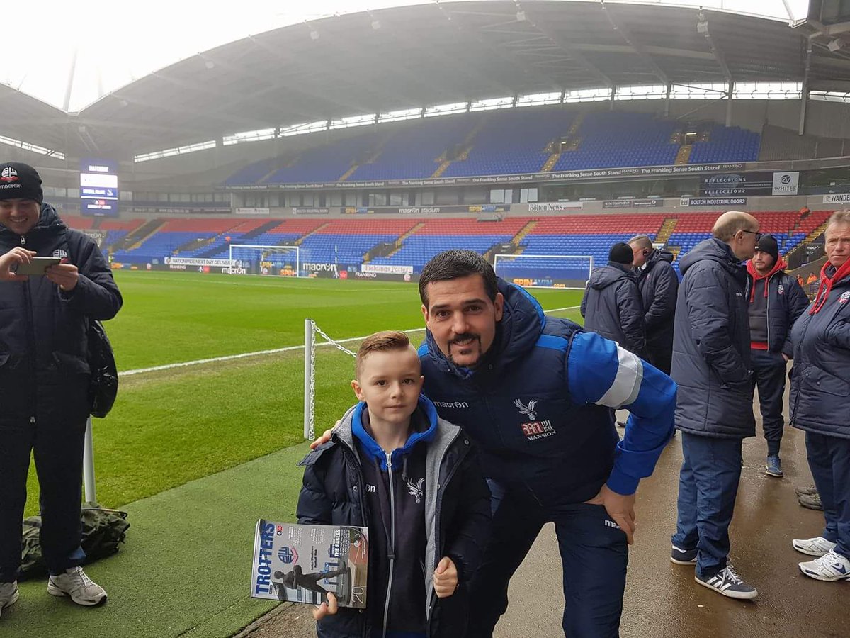 princesslucas31's tweet photo. This picture stands a current legend and a future legend @CPFC its what dreams are made of #FaCup3rd #Cpfc #Bwfc #cupstory https://t.co/8bsQq962v7