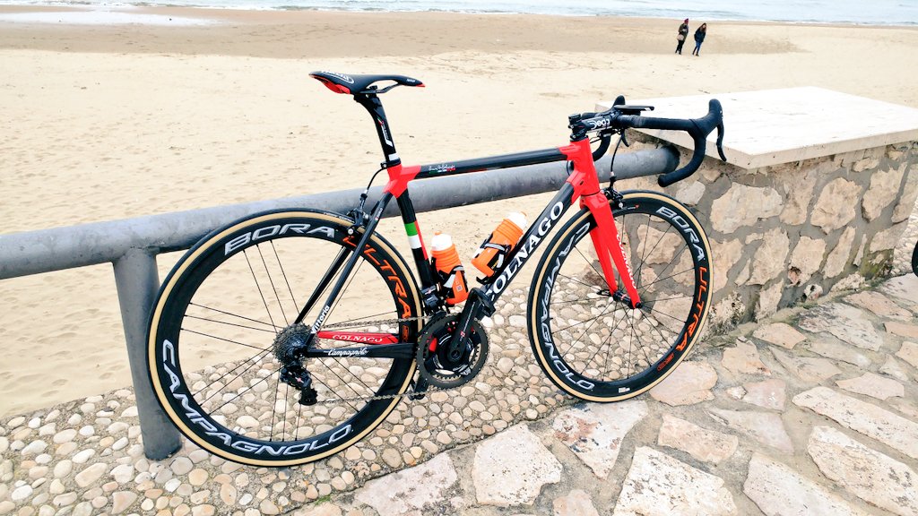 Eccola la mia #bike #C60 
<a href="/Colnagoworld/">Colnago</a>