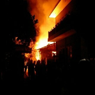 19.15 Terjadi Kebakaran di SMK Panca Darma jl.Sudirman,Balikpapan,kal-Tim sampai saat ini Api masih berkobar #MNFR