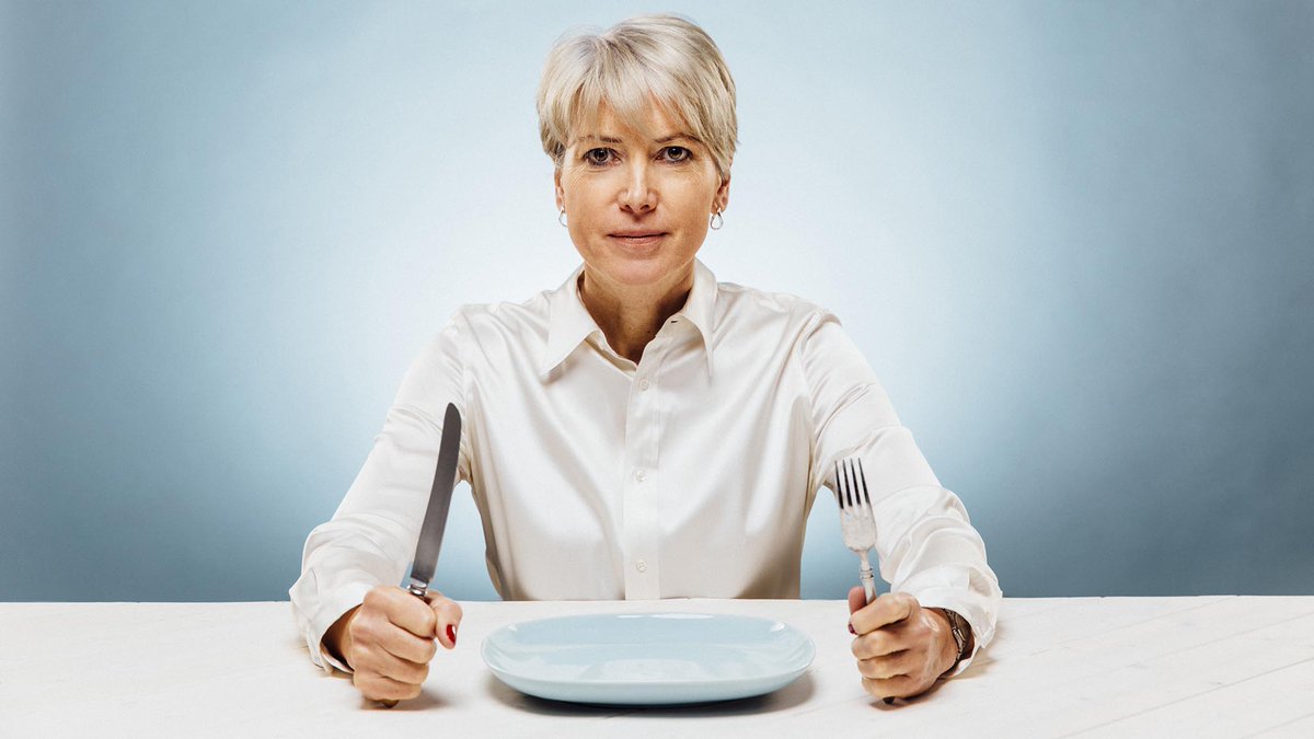FT's tweet photo. Is eating more fat the best way to lose weight? The diet that overturns 50 years of advice on healthy eating https://t.co/Kh2yC6PFnd https://t.co/tVslTv8ibS