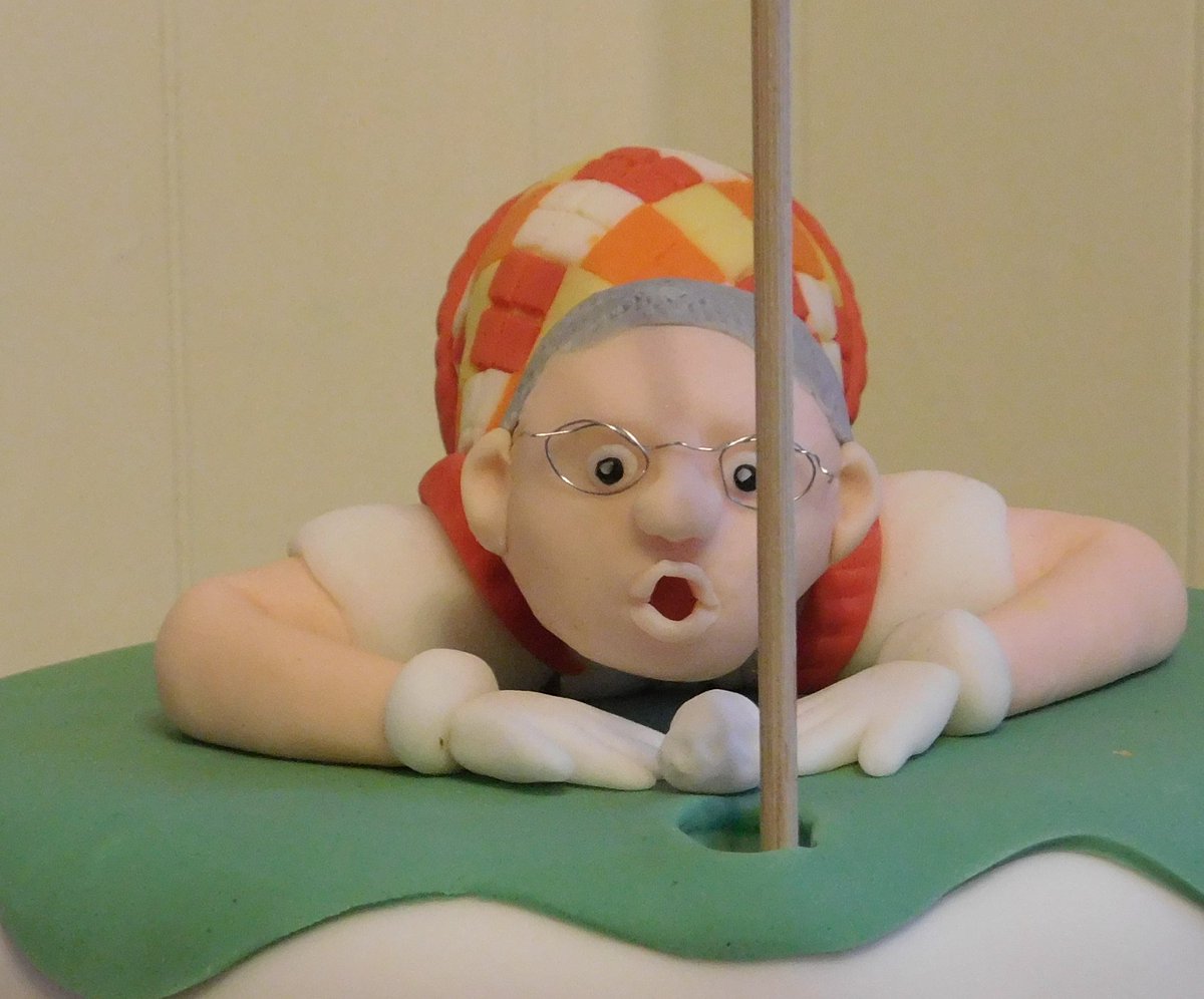 BarbsCakes's tweet photo. Not something i normally do but heres how to jazz up a bought fruit cake , golf themed for a friend :) https://t.co/njL5s6U8db