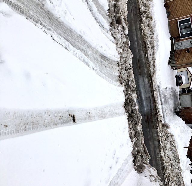 Whiitsz's tweet image. As if we are left to shovel that !! The city should have plows scheduled to removed that, since your clearly residential area #poorback