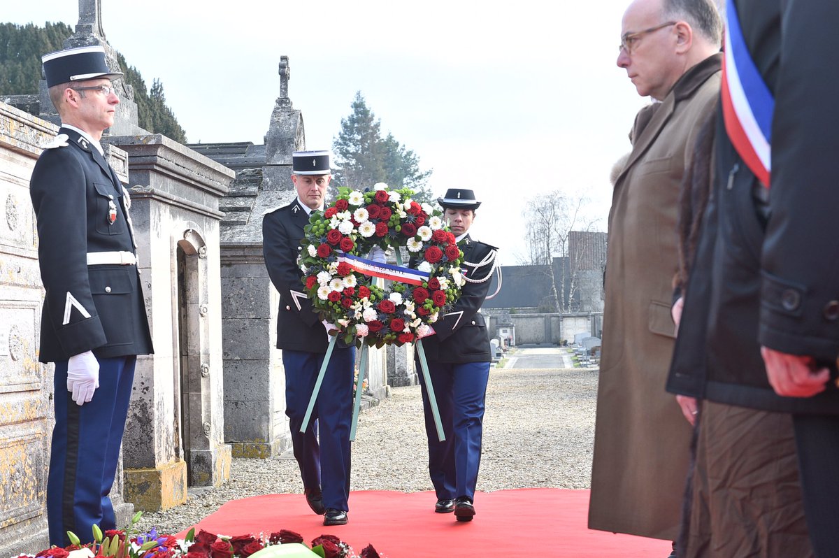 Bernard Cazeneuve tweet media