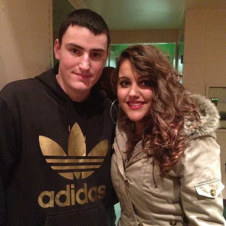 Shimisoldiers's tweet photo. @DamicoMarina Ne baisse pas les bras pour ton compte Facebook piraté. Les vrai fans te soutienne, je n'oublierai pas ce jour 2012,déjà 5 ans https://t.co/hBVWVLfEbH