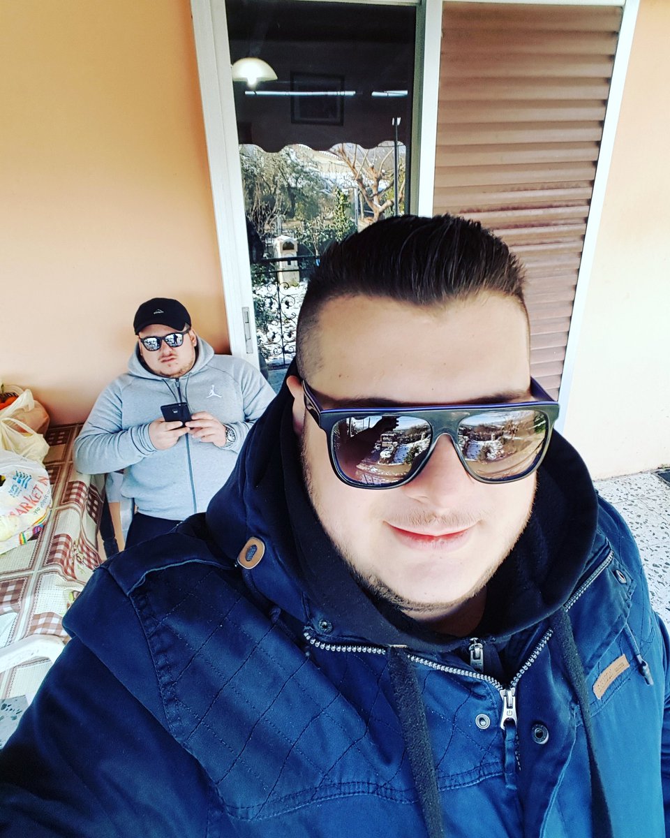 tsamoukosswt's tweet image. #tsamoukos_brothers_mou_miazei_o_mikros
#kuriaki_sto_xwrio