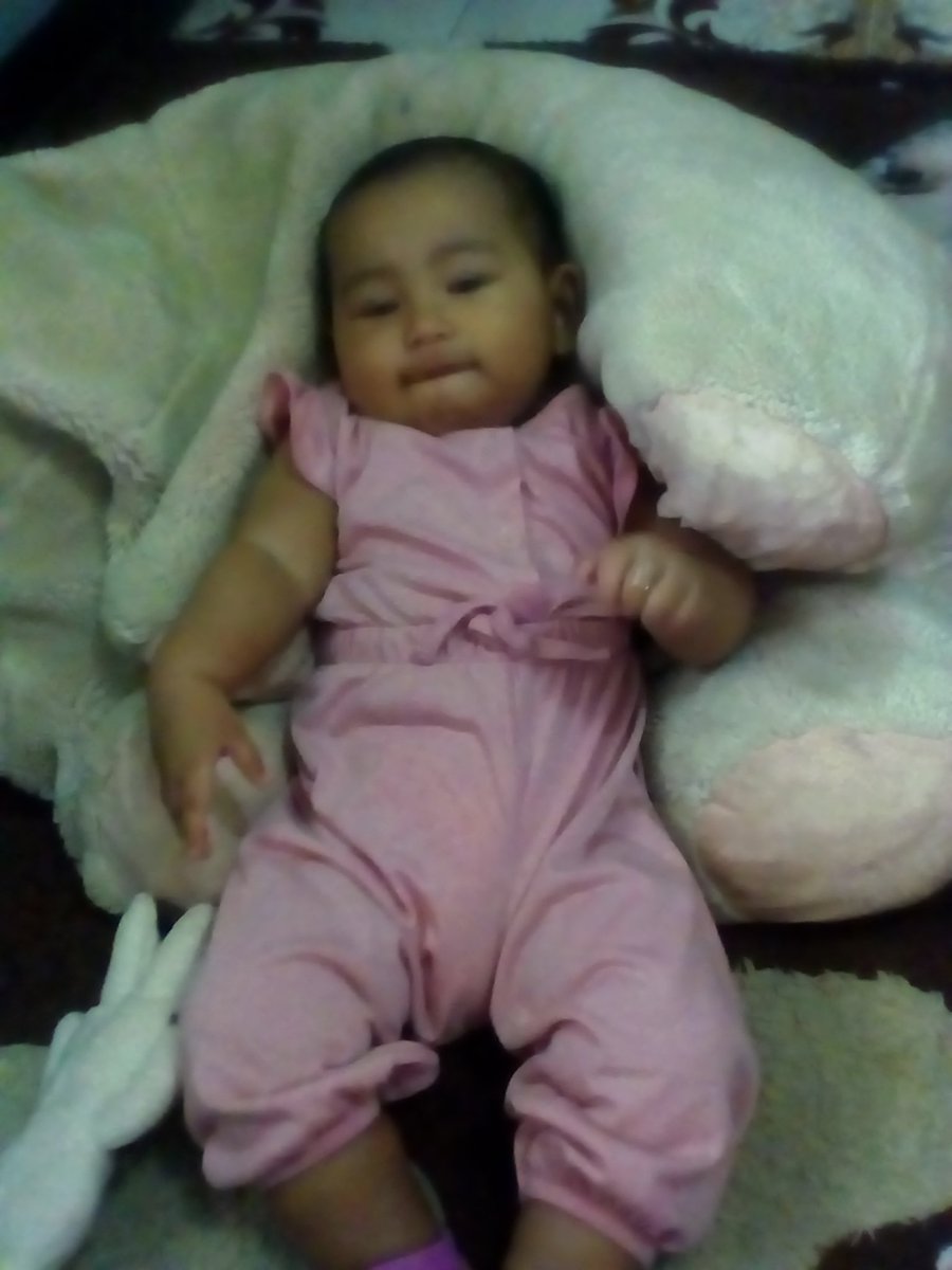 queencute10's tweet photo. Udah PEWE banget nih dede Queena .hmmm... Sehat trs ya nak https://t.co/keeHIpQkgA