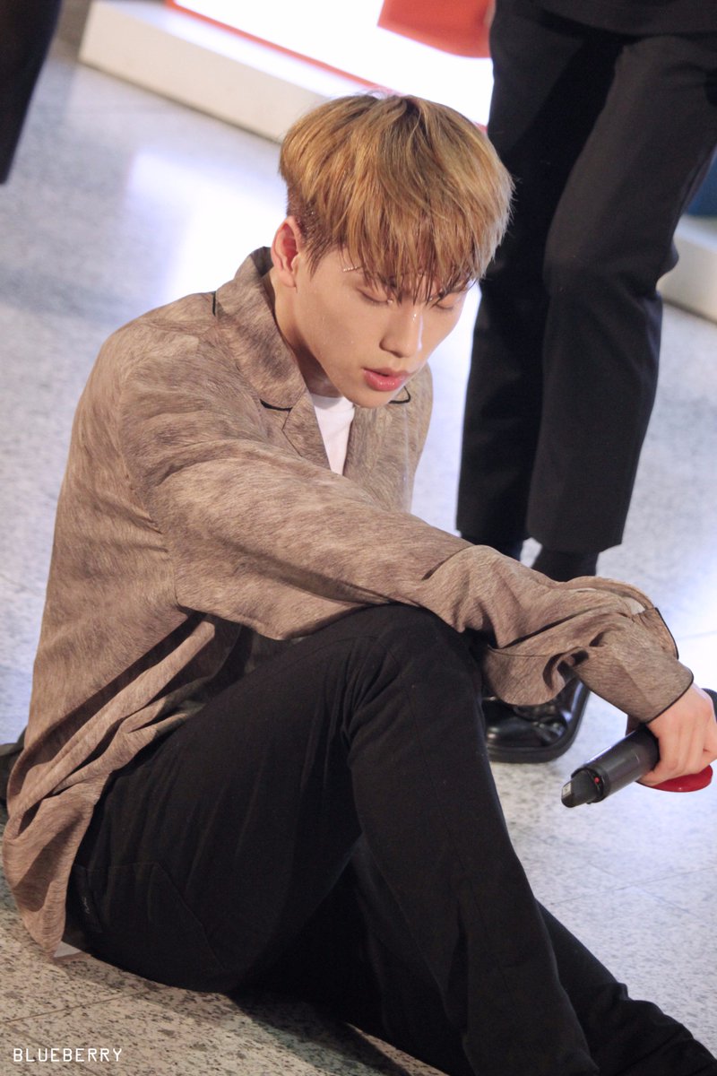 _blueberryhk's tweet photo. 20170107 마이틴 MTR Live Show In HK @official_myteen
#마이틴 #MYTEEN #김국헌 #시헌 #KimKukHeon #XiHeon https://t.co/xS3cEtwdZx